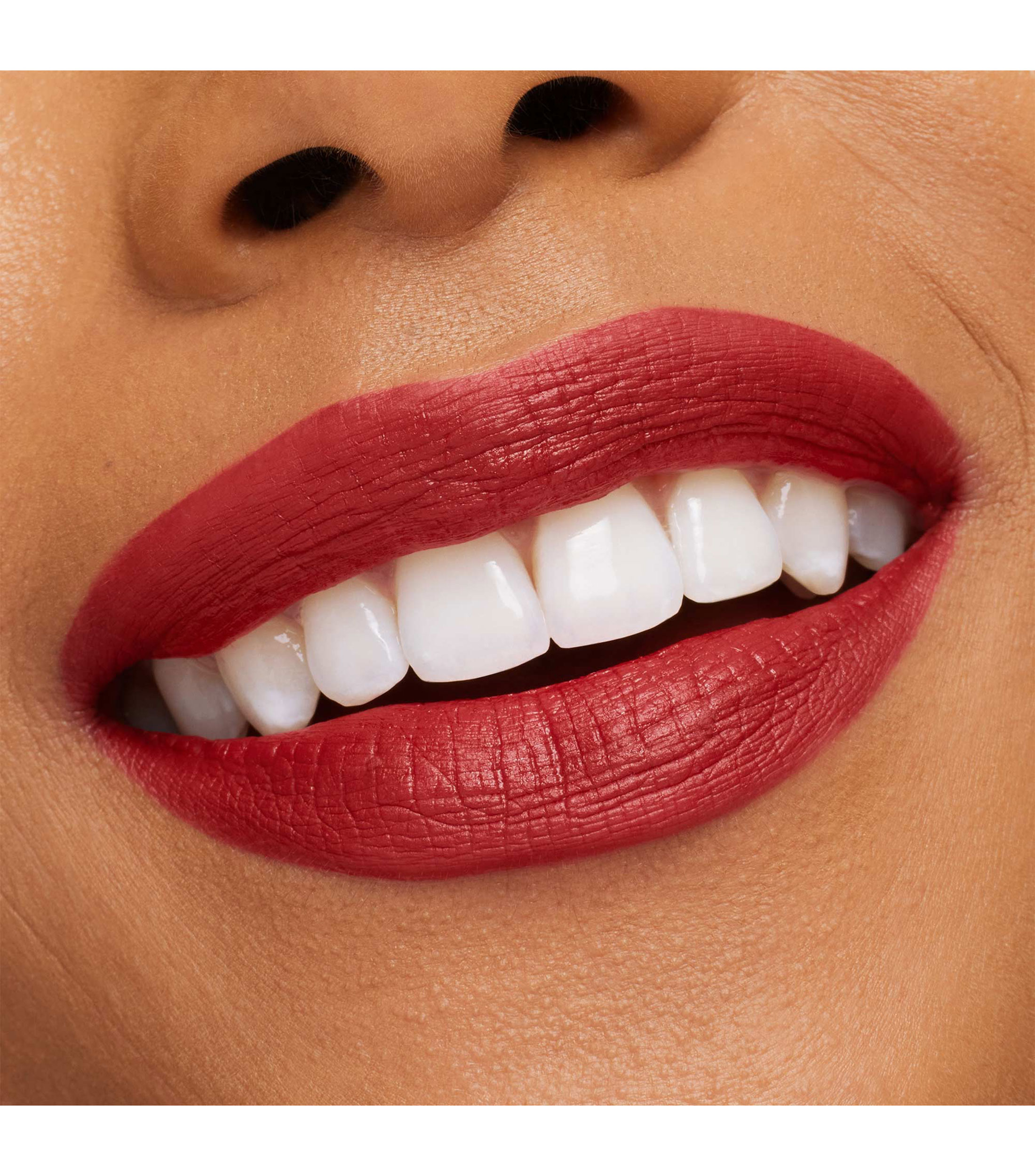 Labial en barra de larga duración mate Macximal Silky Matte Viva Glam, 3.5 gr